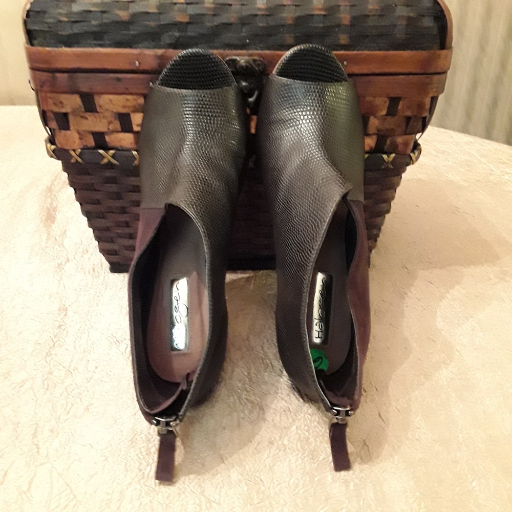 Halogen Riley Ankle Bootie, Size 6M - Picture 5 of 6